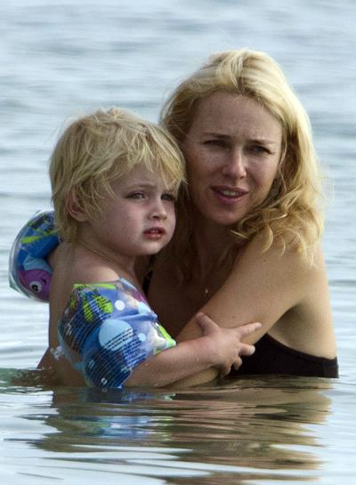 Звезды досрочно открыли купальный сезон. Часть 2