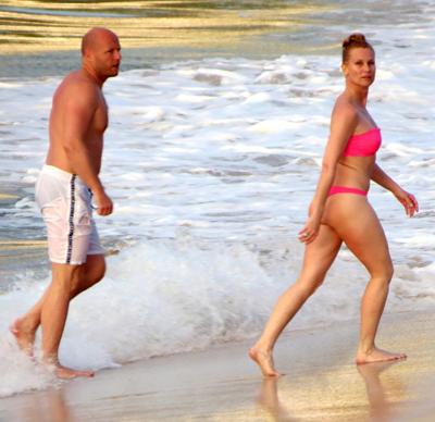 Звезды досрочно открыли купальный сезон. Часть 2