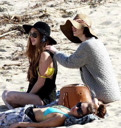 Звезды досрочно открыли купальный сезон. Часть 2