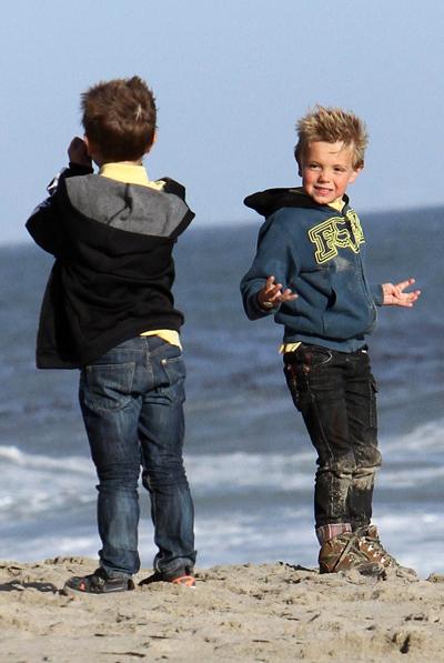 Звезды досрочно открыли купальный сезон. Часть 2