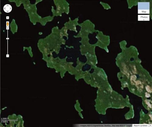 А это – самый большой в мире остров на озере, которое расположено на острове в озере, находящемся на острове. Узкая полоска земли находится в Канаде на небольшом озере, расположенном на другом острове. Он тоже, в свою очередь, находится на озере в 90 км от побережья внутри острова Виктория в Канадском Арктическом архипелаге. По предположениям журналистов, на остров-«матрешку» никогда не ступала нога человека.