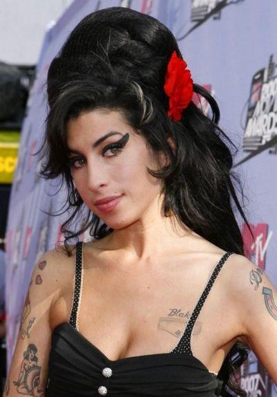 Топ-12  «дурнушек», добившихся успеха