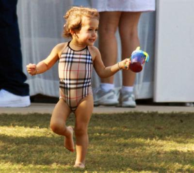 Джей Ло "в домашнем" расслабилась на крыше отеля