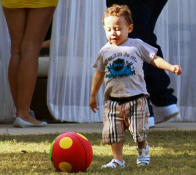 Джей Ло "в домашнем" расслабилась на крыше отеля