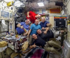 Космонавт постит фотографии прямо с орбиты