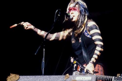 Самые шокирующие выходки звезд на сцене во время выступления