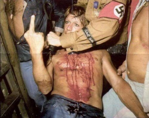 Самые шокирующие выходки звезд на сцене во время выступления