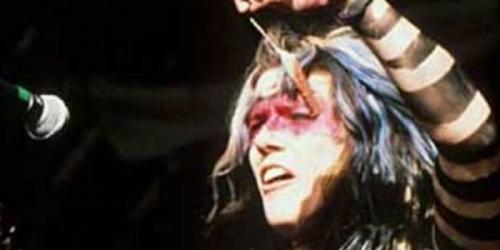 Самые шокирующие выходки звезд на сцене во время выступления