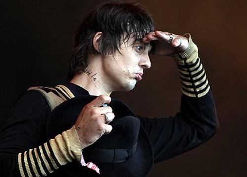 Самые шокирующие выходки звезд на сцене во время выступления