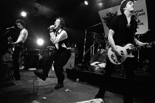 Самые шокирующие выходки звезд на сцене во время выступления