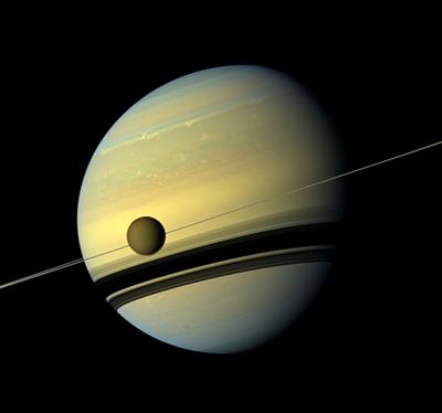 Лучшие фотографии Сатурна и его спутников