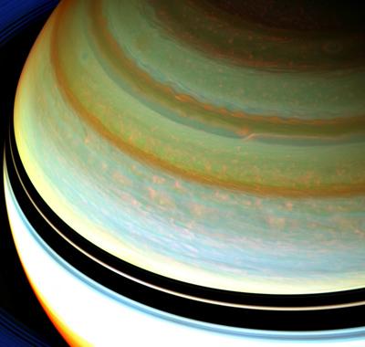 Лучшие фотографии Сатурна и его спутников