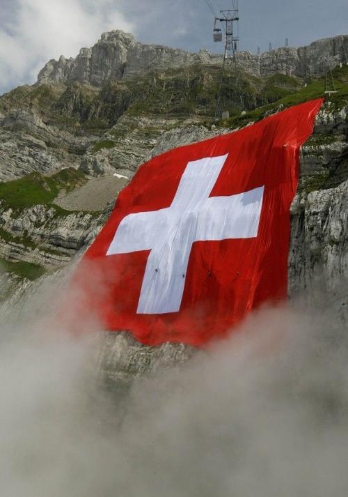 флаг швейцарии фото