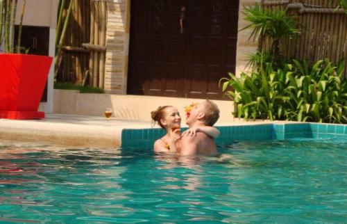 Игрища Анфисы Чеховой попали в объектив папарацци