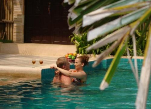 Игрища Анфисы Чеховой попали в объектив папарацци