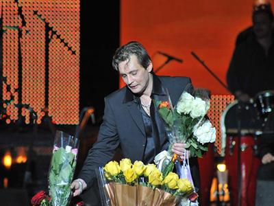 Александр Домогаров посвятил юбилейный концерт своим родителям