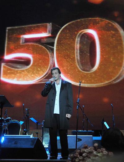 Александр Домогаров посвятил юбилейный концерт своим родителям