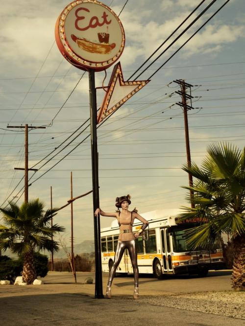 Милла Йовович  стала механической женщиной