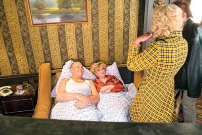 Меньшова застукала родителей в постели