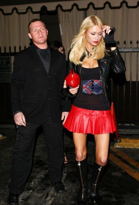 Пэрис Хилтон никак не нарадуется своей новой грудью