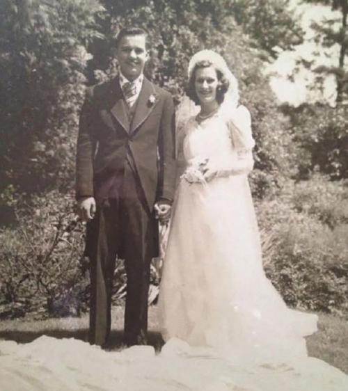 После 75 лет брака они умерли одновременно — в объятиях друг друга