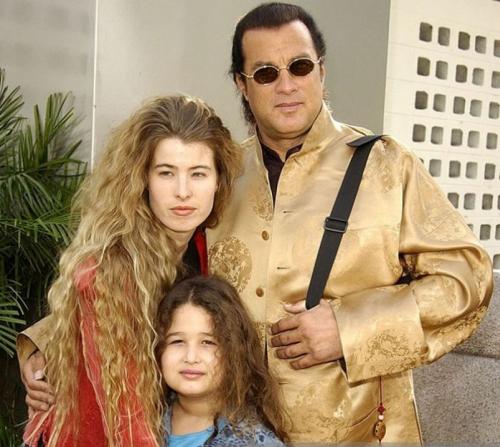 Знаменитости, изменившие женам с нянями