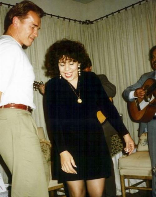 Знаменитости, изменившие женам с нянями