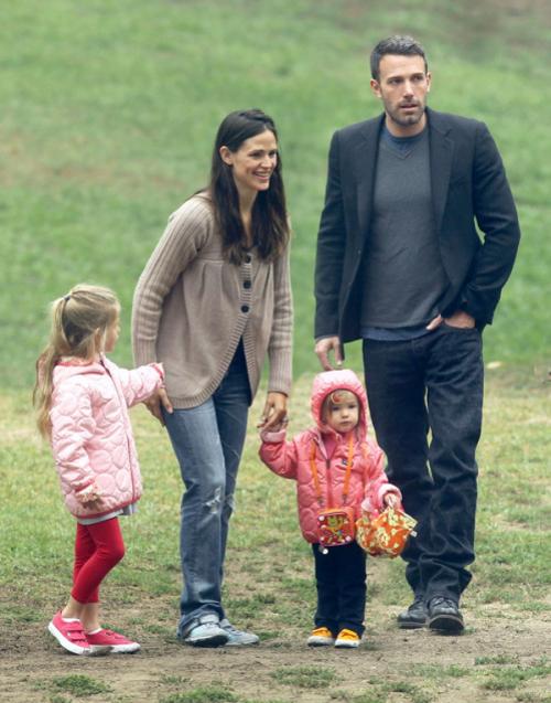 Знаменитости, изменившие женам с нянями