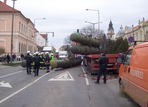 В Венгрии при перевозке попадали боеголовки