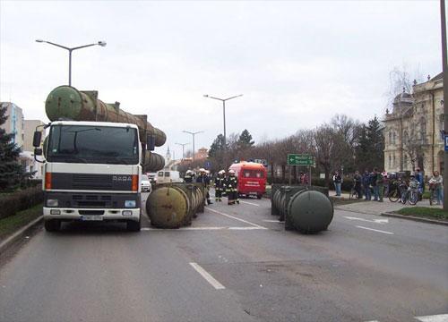 В Венгрии при перевозке попадали боеголовки