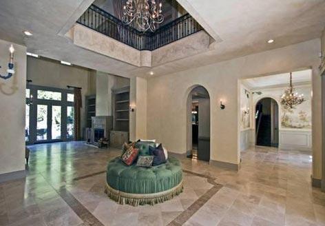 Бритни Спирс продолжает "уценять" свой особняк