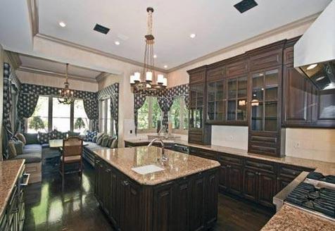 Бритни Спирс продолжает "уценять" свой особняк