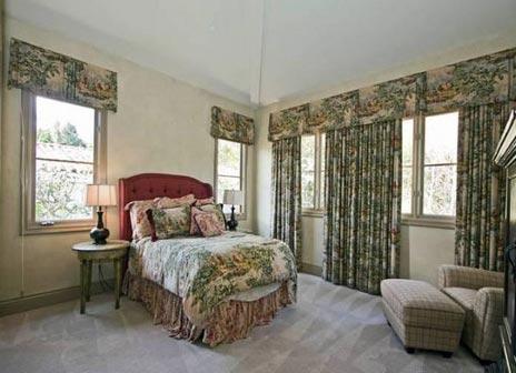 Бритни Спирс продолжает "уценять" свой особняк