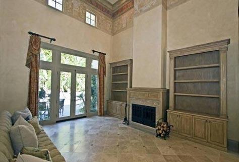 Бритни Спирс продолжает "уценять" свой особняк