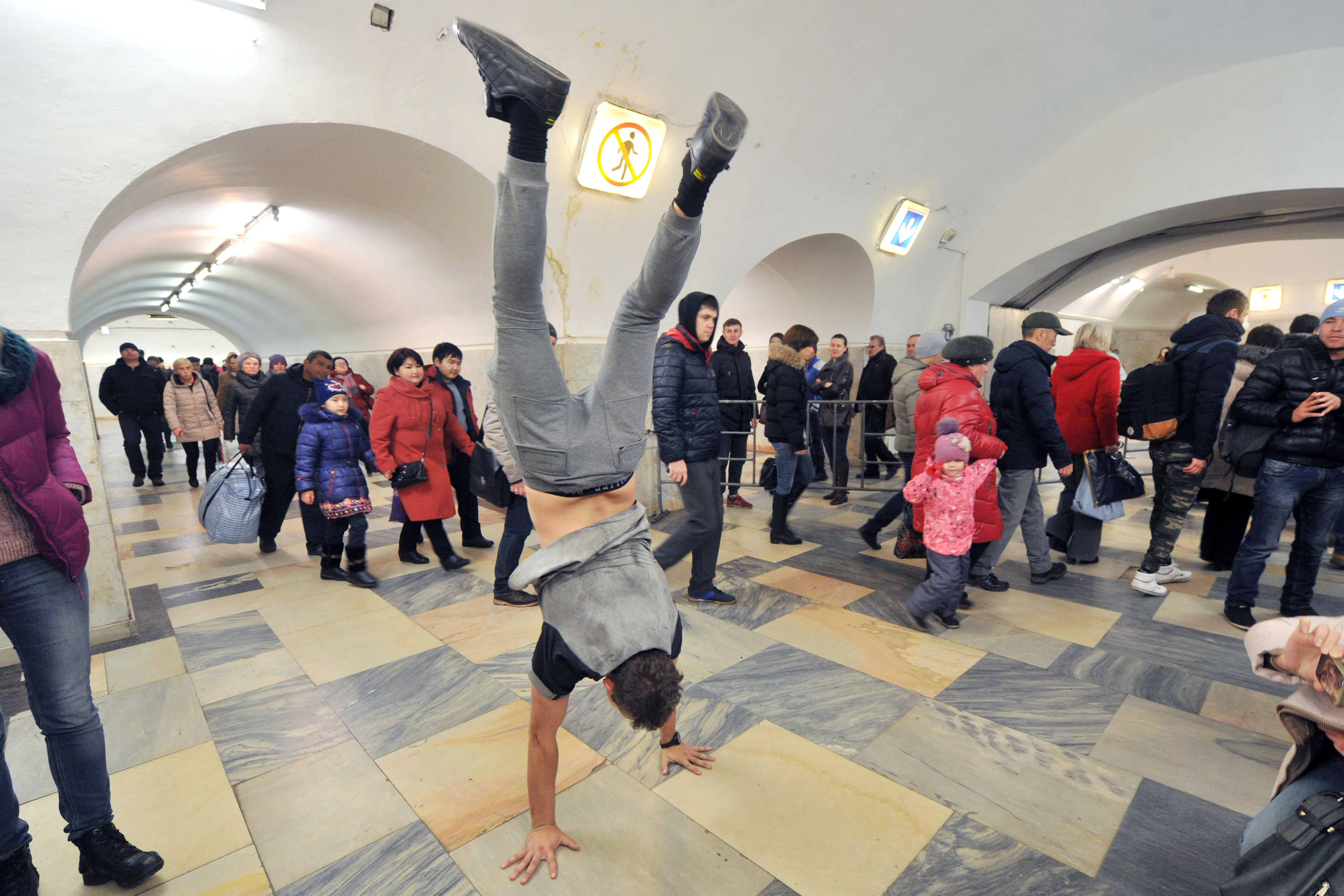 Коля Серга шокировал пассажиров московского метро