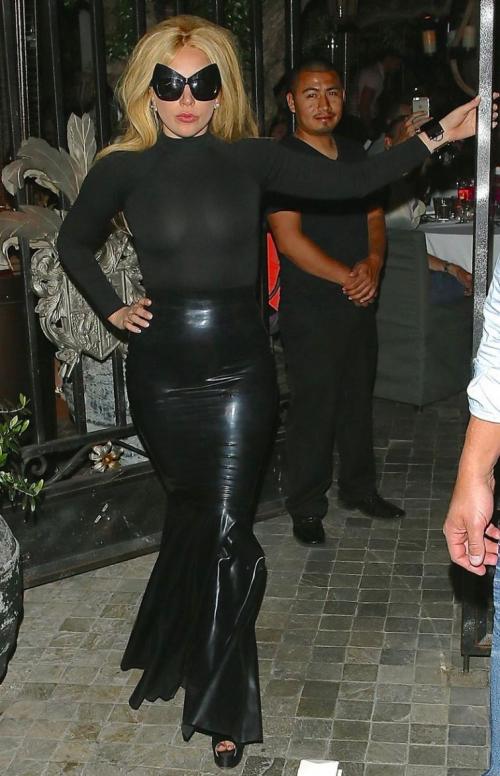 Самые нелепые и безвкусные наряды звезд за последнее время