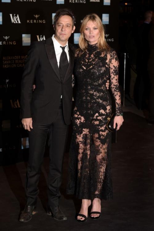 Самые нелепые и безвкусные наряды звезд за последнее время