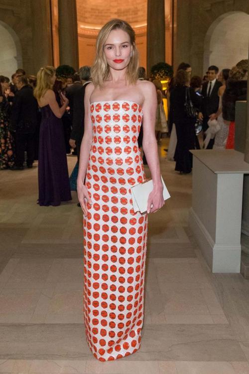 Самые нелепые и безвкусные наряды звезд за последнее время