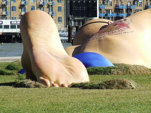 Гиганты наступают на Лондон