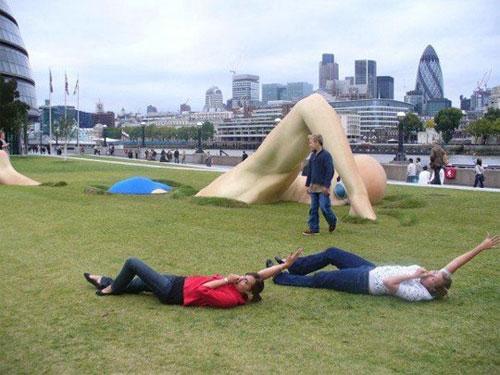 Гиганты наступают на Лондон