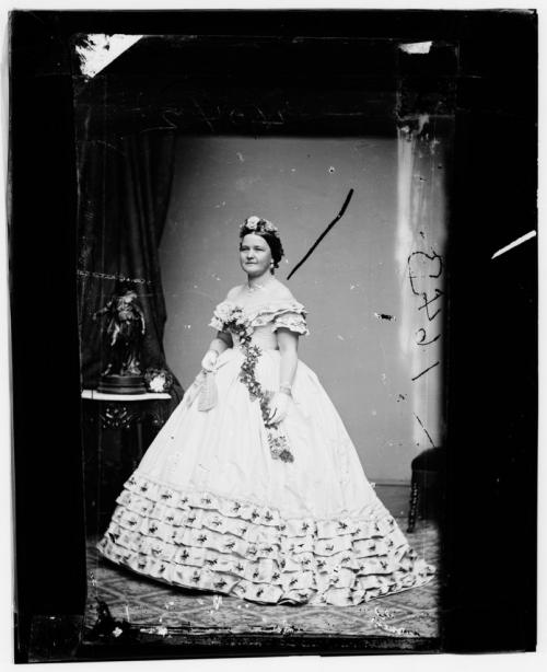 Мери Ан Тод Линкълн през 1855. Тази рокля е Мери по встъпването в длъжност на Ейбрахам Линкълн през 1861.