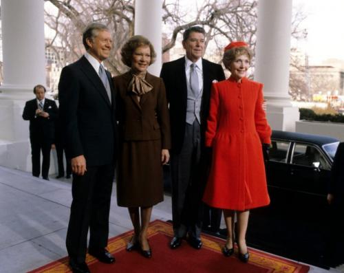 Нанси и Роналд Рейгън (вдясно) и Розалин Картър и Ейми, 1981.