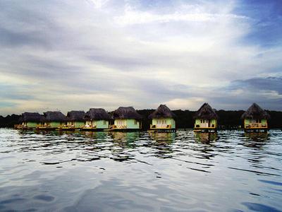 ТОП-5 лучших бунгало над водой