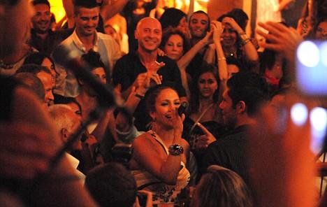 Дженнифер Лопез презентовала в Италии попу на миллион