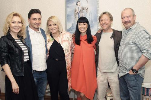 Нонна Гришаева показала детский спектакль из советских времен