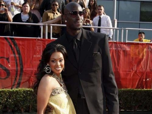 Высокорослые спортсмены, которые выбрали в жены сексуальных коротышек