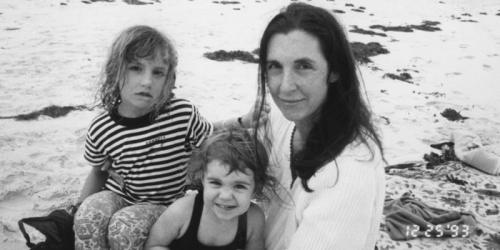 10 знаменитостей с матерями тогда и сейчас