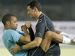 Знаменитые футболисты мира: а может это любовь?..