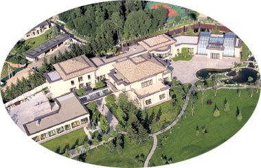 Семейная вилла Абрамовича и Жуковой с высоты птичьего полета