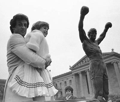 Самые известные памятники голливудским знаменитостям